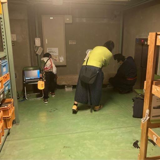 収蔵庫暗闇ツアー2022の様子4